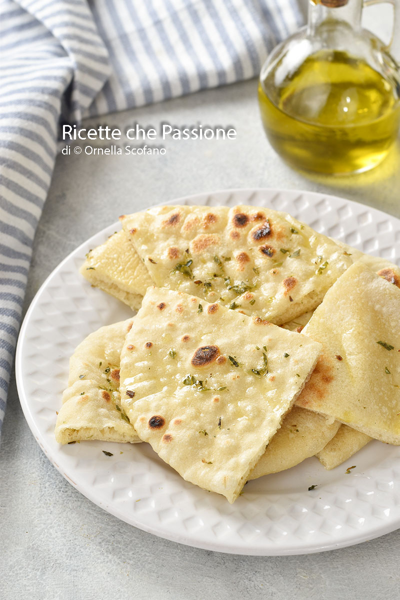 pita greca condita con olio e origano