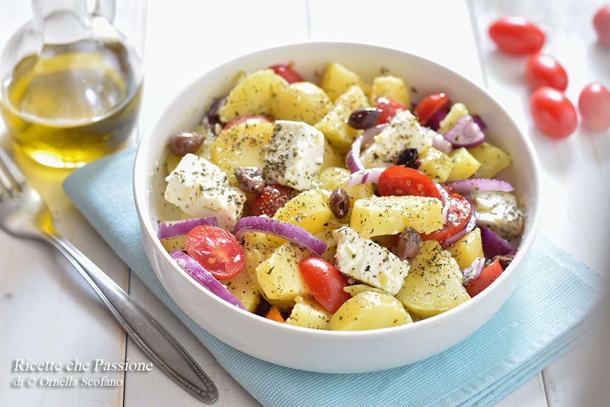 insalata di patate fredde alla greca con formaggio feta