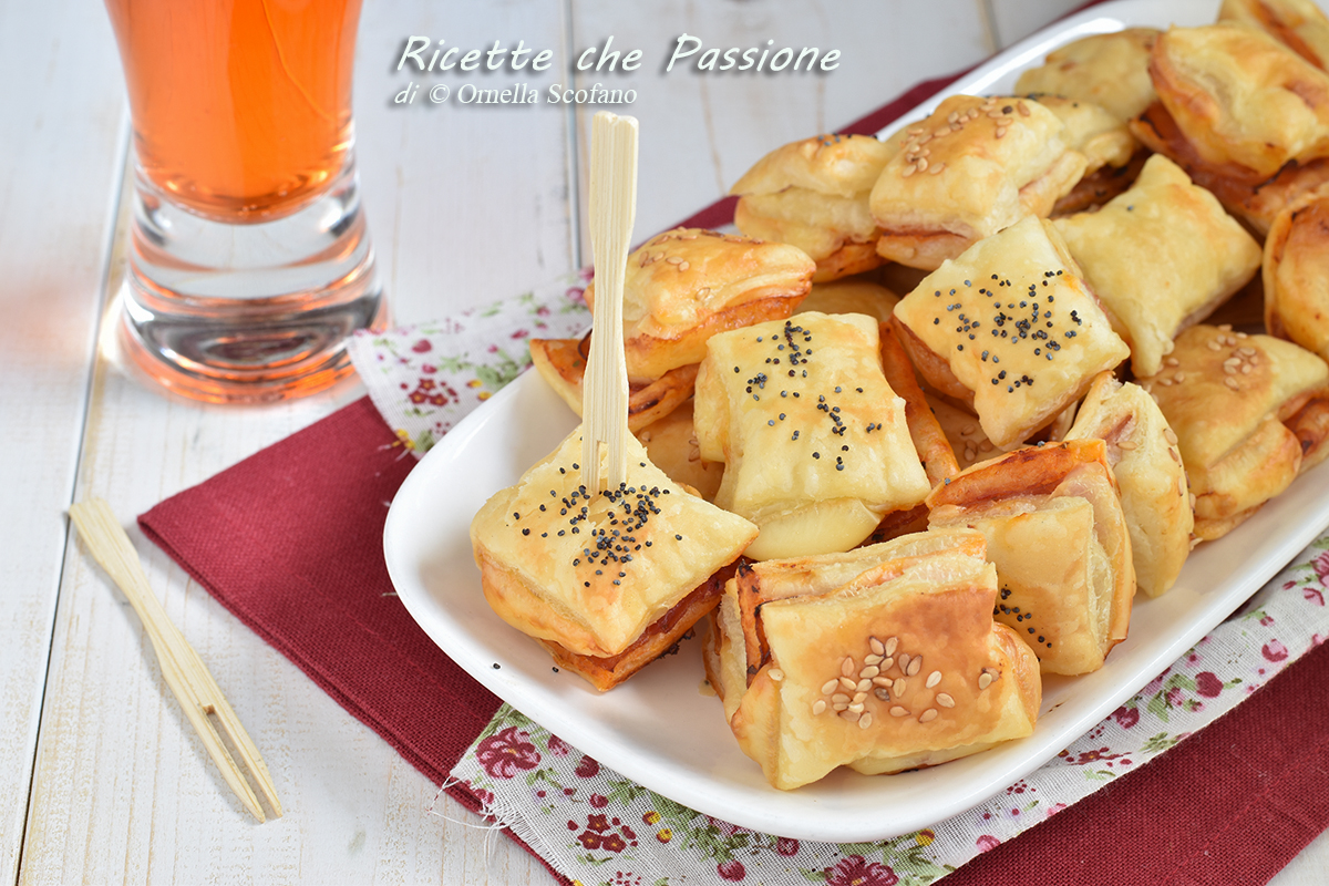 rustici di sfoglia prosciutto e formaggio
