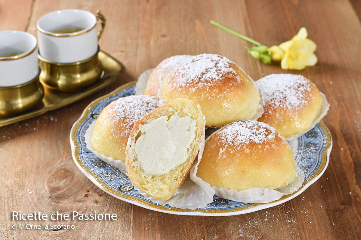 Brioches al latte condensato come nuvole ricetta