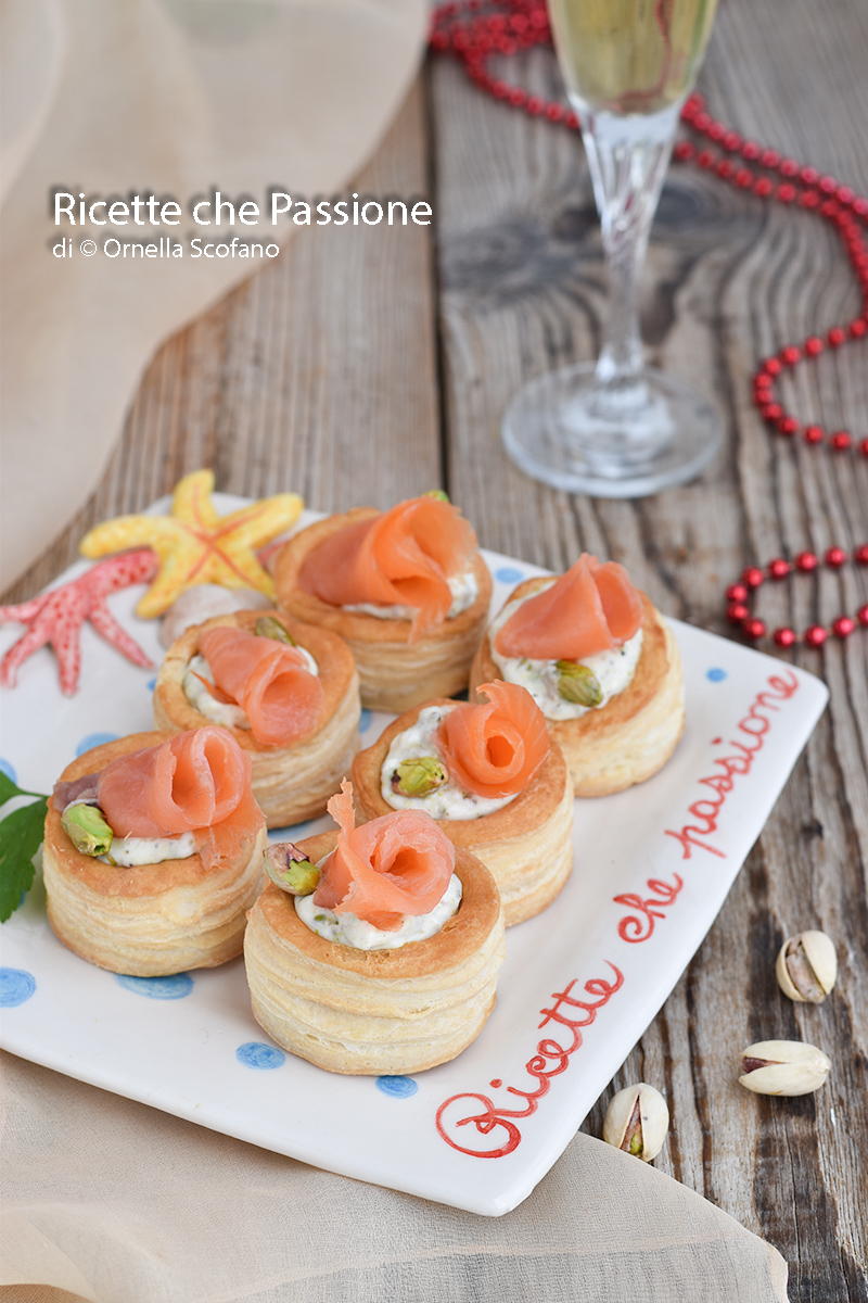 Voulevant al salmone affumicato con pistacchi Ricette che Passione di Ornella Scofano