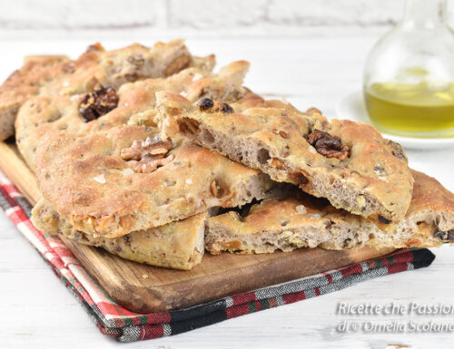 Focaccia noci e uvetta di Natale