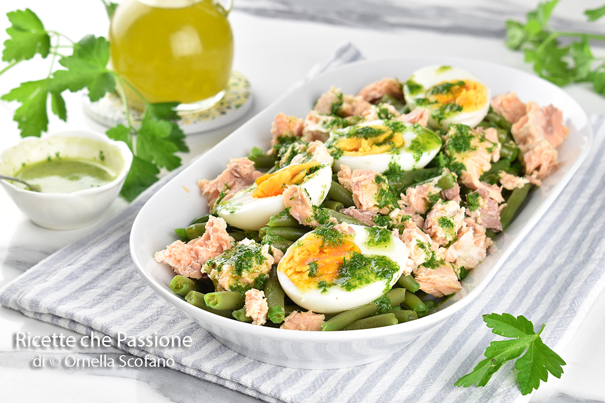 ricetta insalata di fagiolini con salmone e uova sode