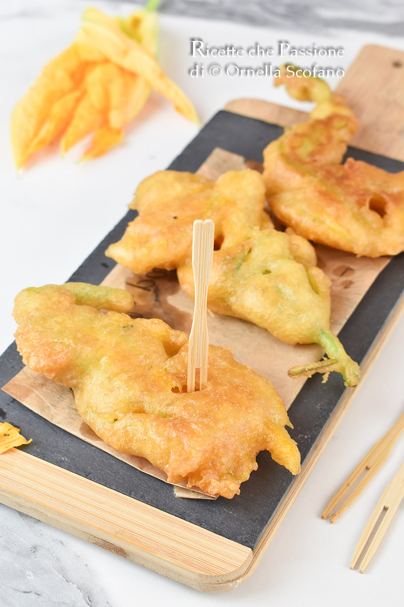 Fiori di zucca in pastella