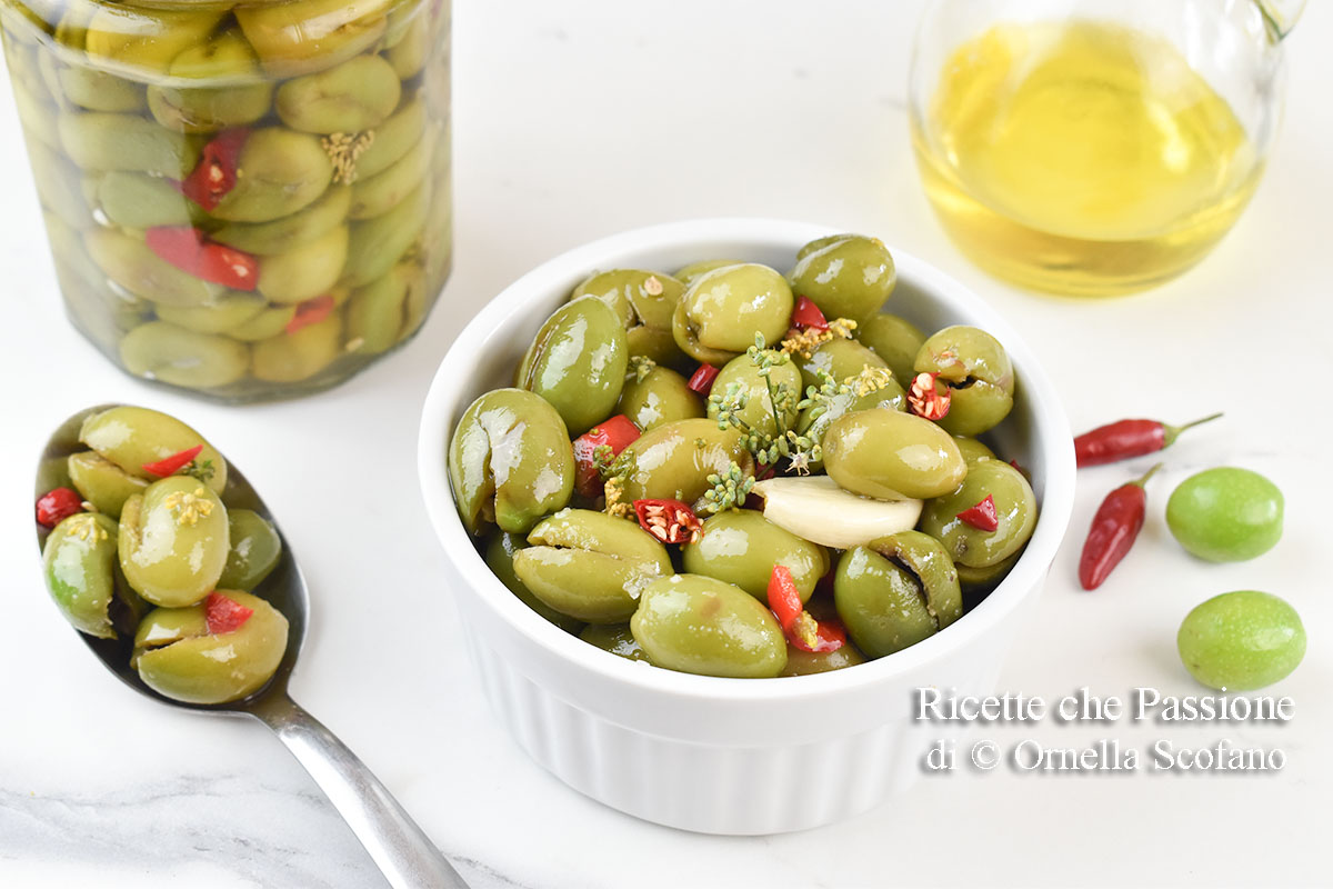 Olive schiacciate sott'olio alla calabrese