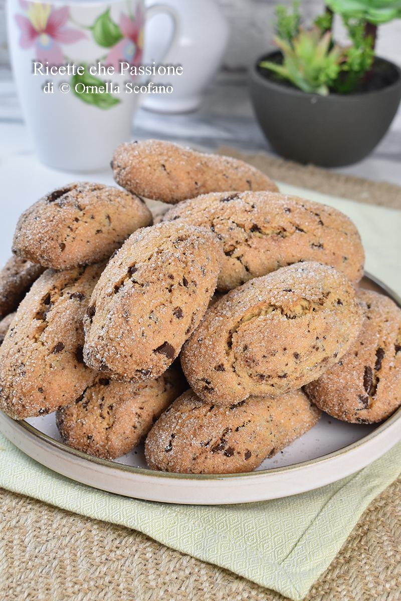 Biscotti da inzuppo con cioccolato