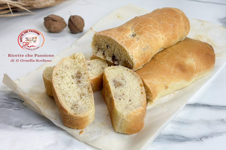 Pane alle noci – sfilatini alle noci da aperitivo