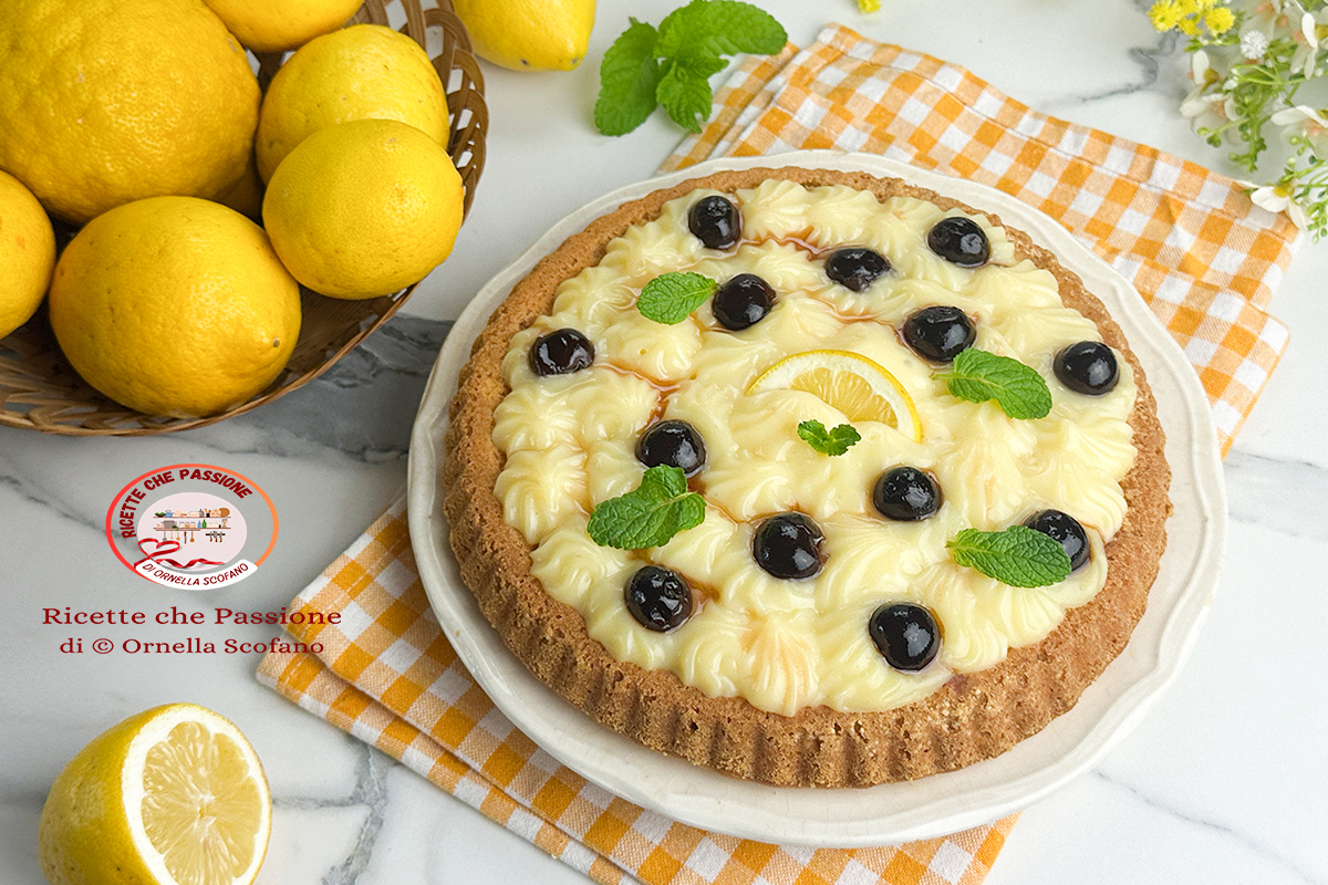 Crostata morbida al limone con crema e amarene - Ricette che Passione ...