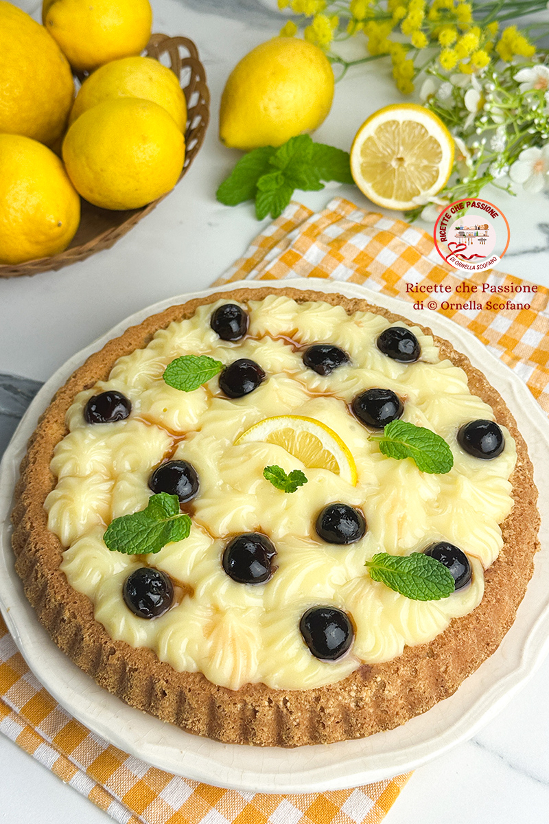 Crostata morbida al limone con crema e amarene - Ricette che Passione ...