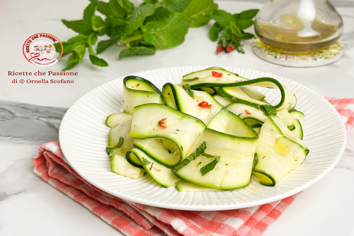 Ricetta zucchine marinate a crudo con aceto di mele