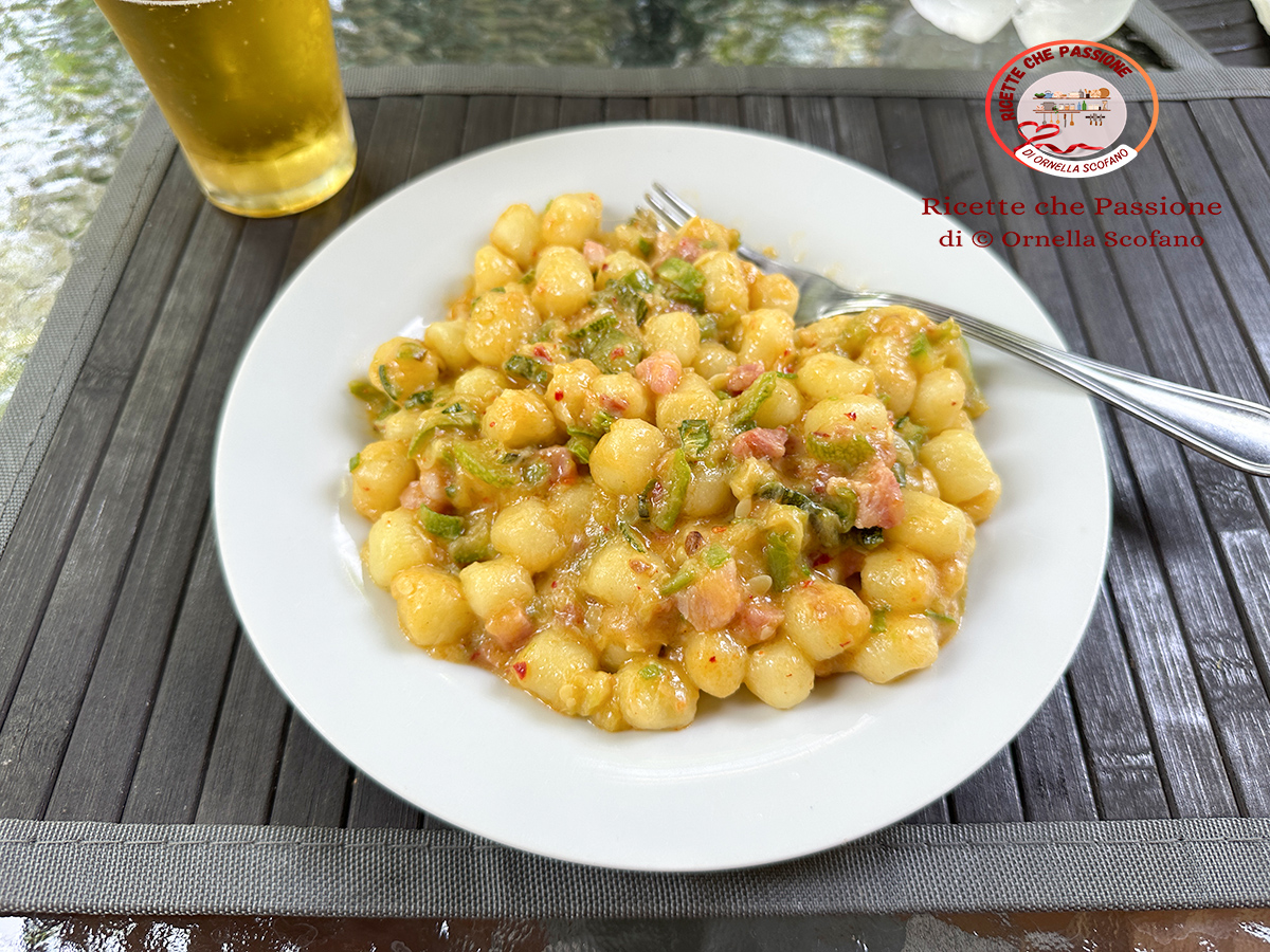 Ricetta gnocchi con crema di zucchine e pancetta
