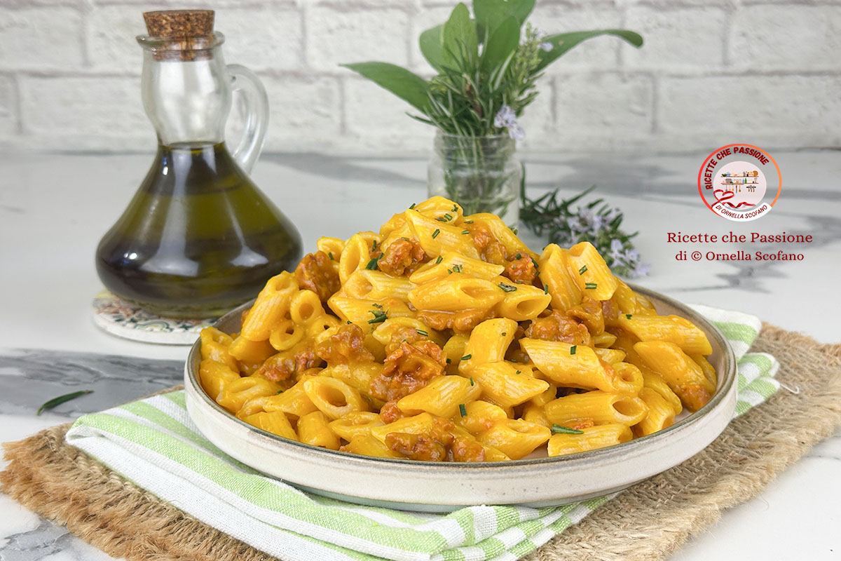 ricetta pasta con crema di zucca e salsiccia calabrese