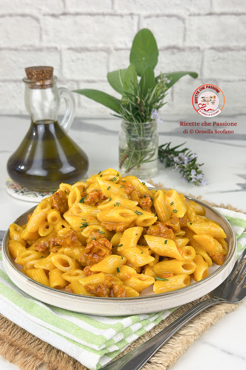 ricetta pasta con crema di zucca e salsiccia calabrese