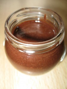 Vasetto di crema di nocciole e cacao - nutella fatta in casa
