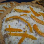 Crostatine semi integrali con crema ai funghi e arance