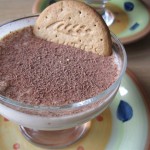 Semifreddo allo yogurt e biscotti Digestive al cioccolato