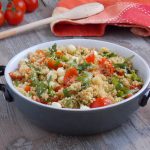 Cous cous integrale con pomodorini rucola e mozzarella