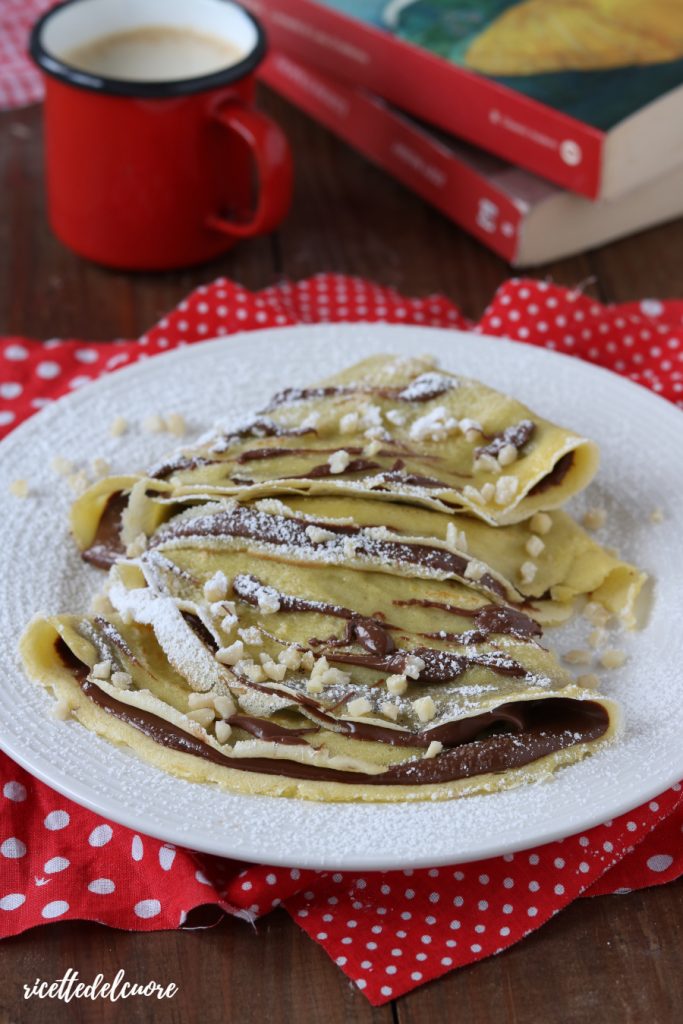 Crepes Alla Nutella Con Granella Di Nocciole E Zucchero A Velo