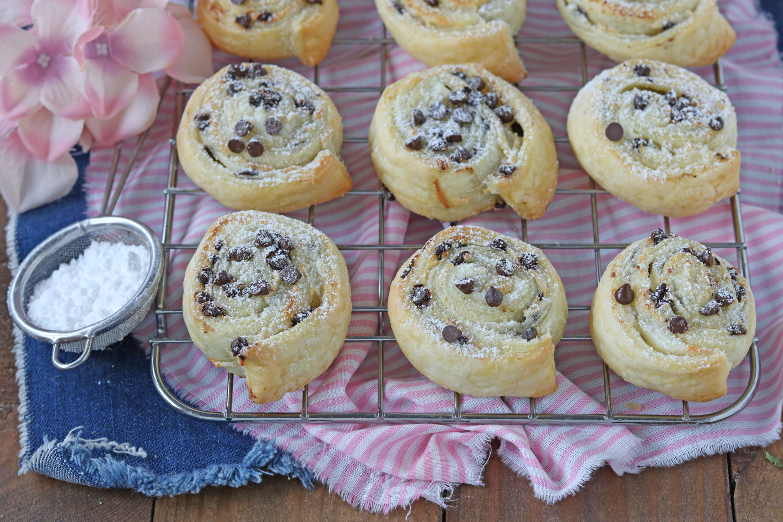girelle di sfoglia ricotta e cioccolato