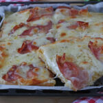 Focaccia veloce speck e scamorza