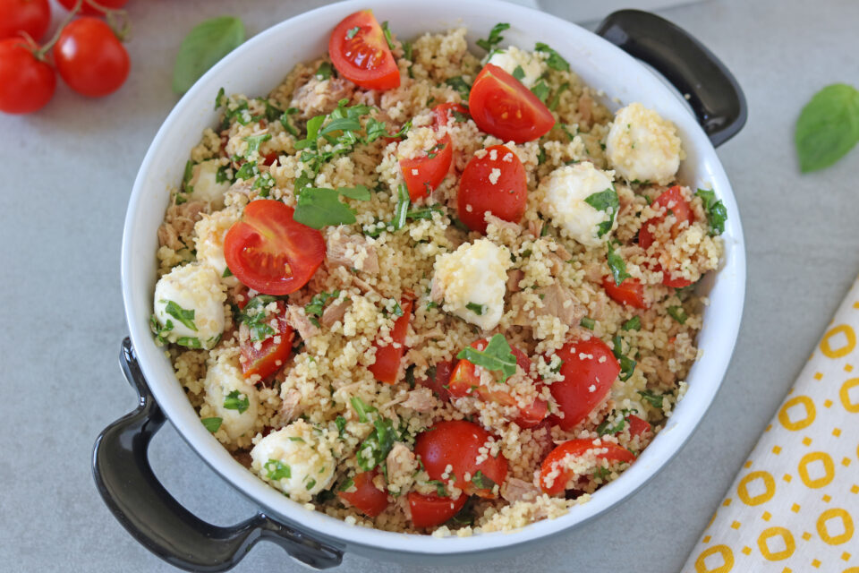 cous cous con pomodorini mozzarella e tonno