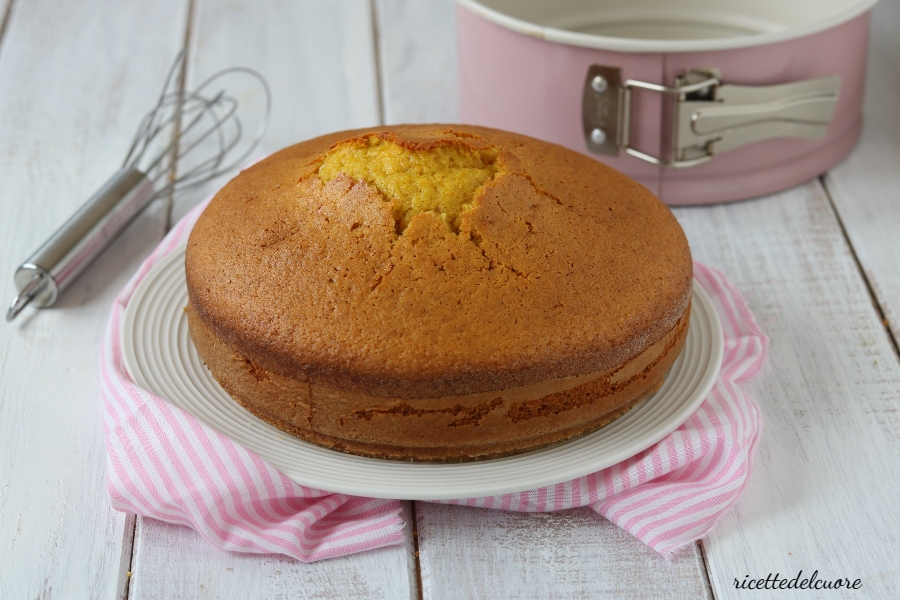 Perché le torte esplodono al centro e come ottenere dolci soffici e