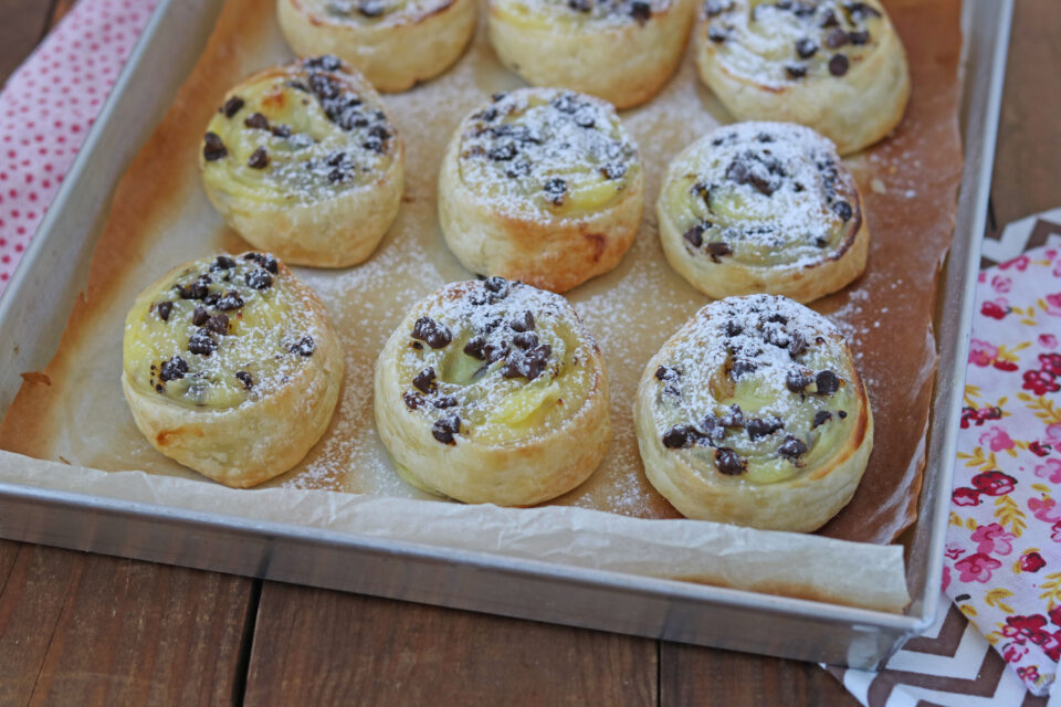 girelle di pasta sfoglia con crema