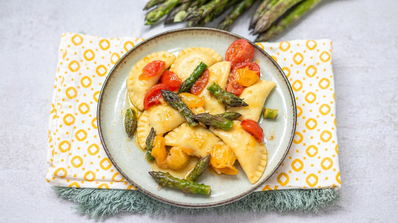 mezzelune ricotta e asparagi