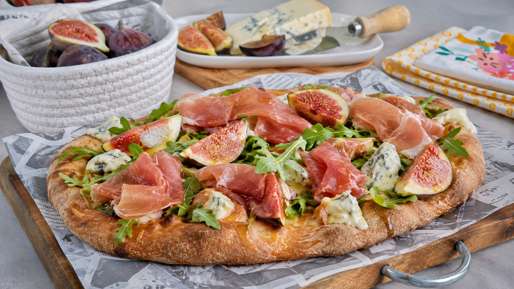 Pinsa con fichi e prosciutto crudo