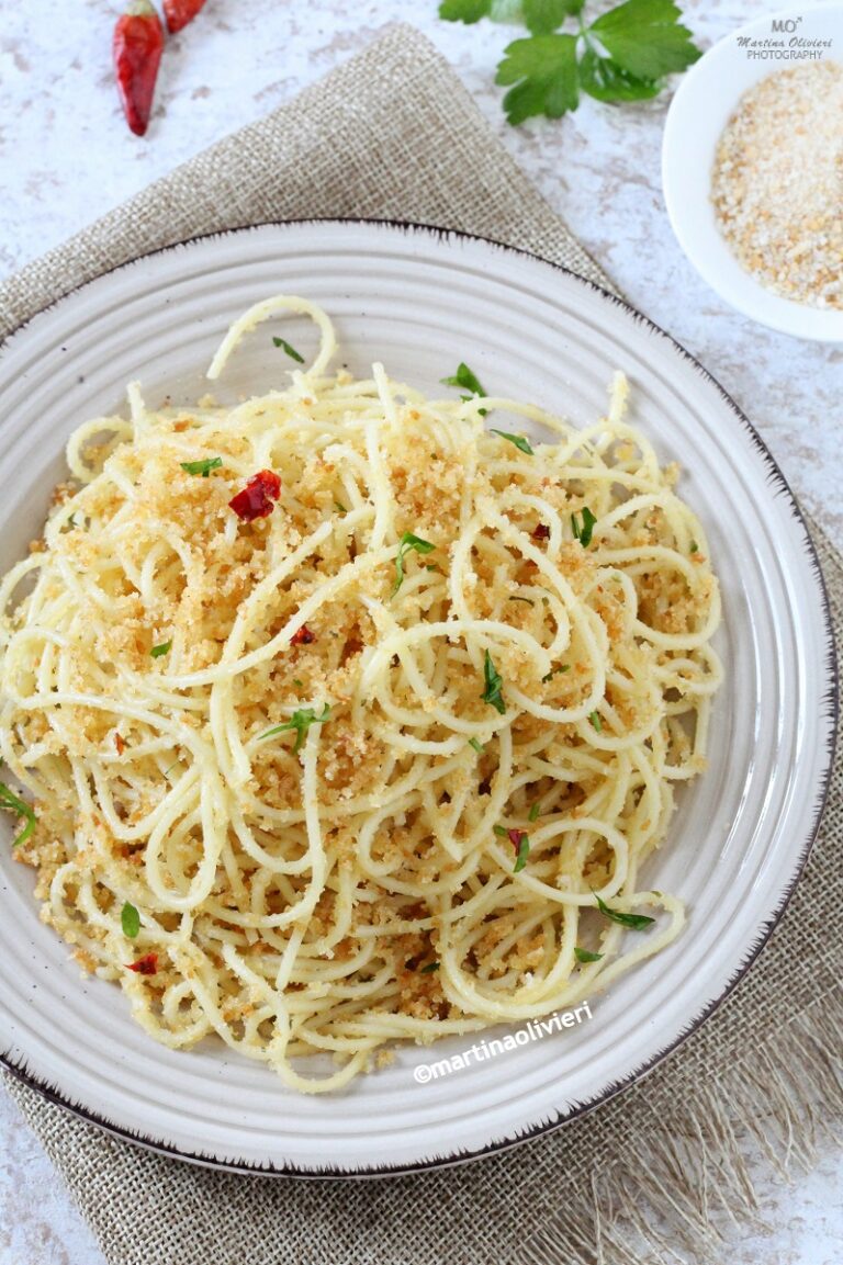 Pasta aglio, olio, peperoncino e pangrattato - Le Ricette di Libellula