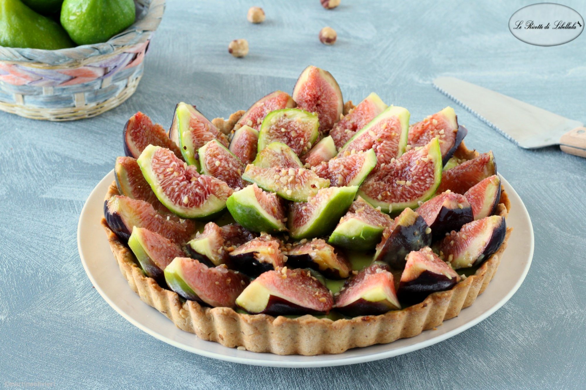 Crostata alle nocciole con fichi e crema alla curcuma