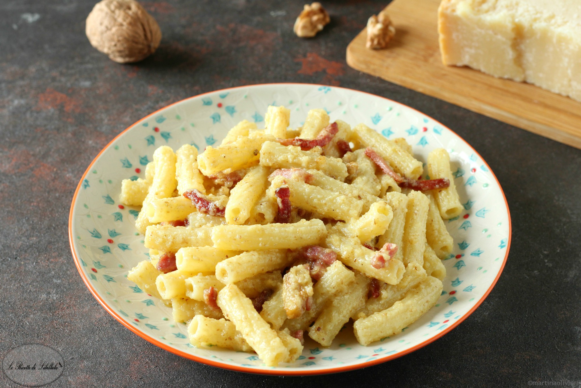 Pasta con crema alle noci e speck