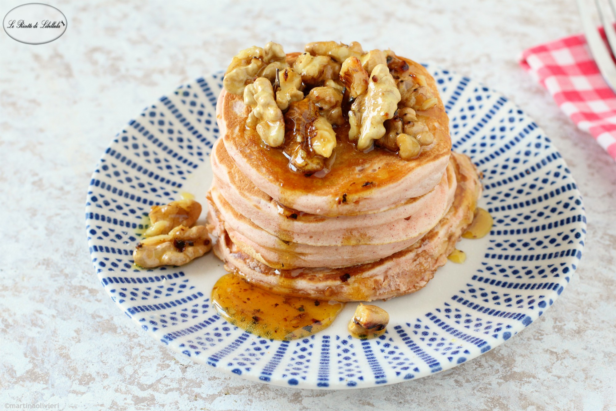 Pancakes speziati con noci e miele