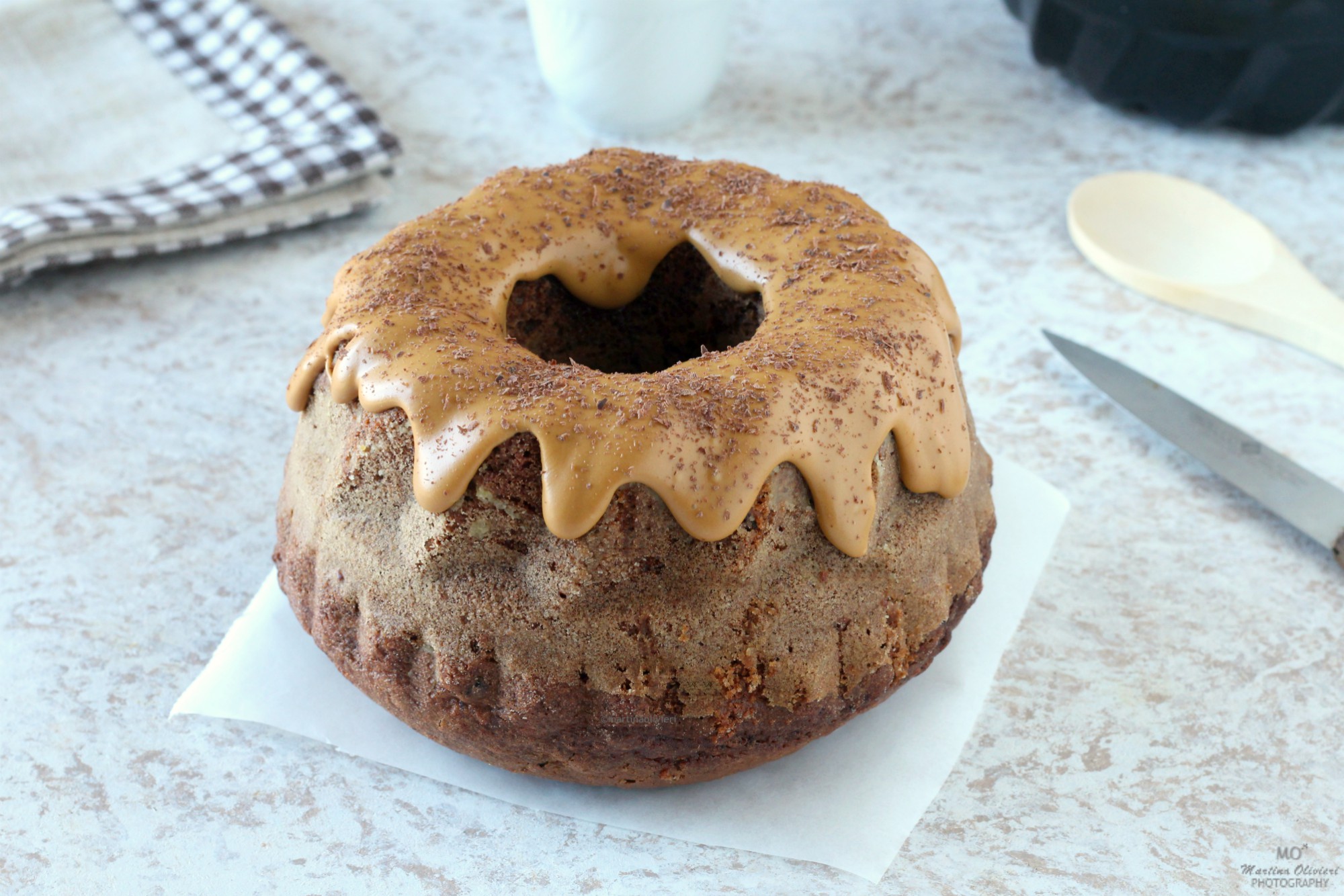 Ciambella allo yogurt e cacao con glassa al caffè