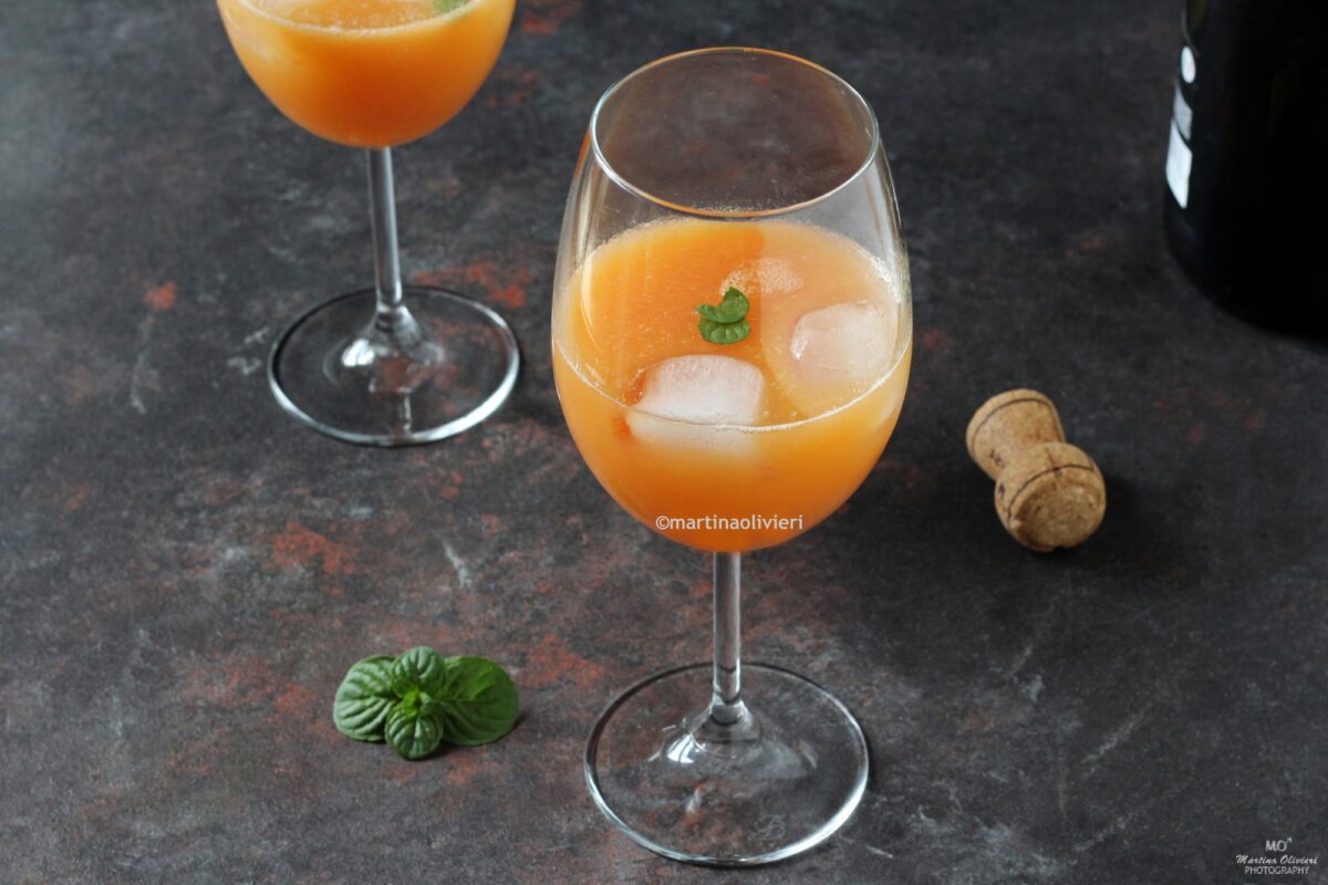 Cocktail al mango e papaya