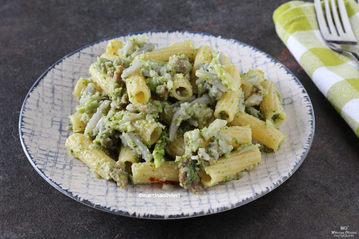 Pasta con broccoli e salsiccia