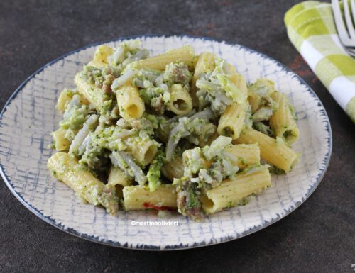 Pasta con broccoli e salsiccia