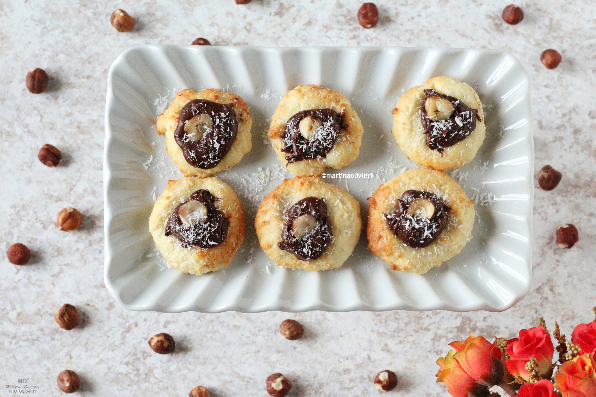 Biscotti al cocco e crema di nocciole