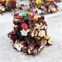 Barrette di cioccolato e popcorn