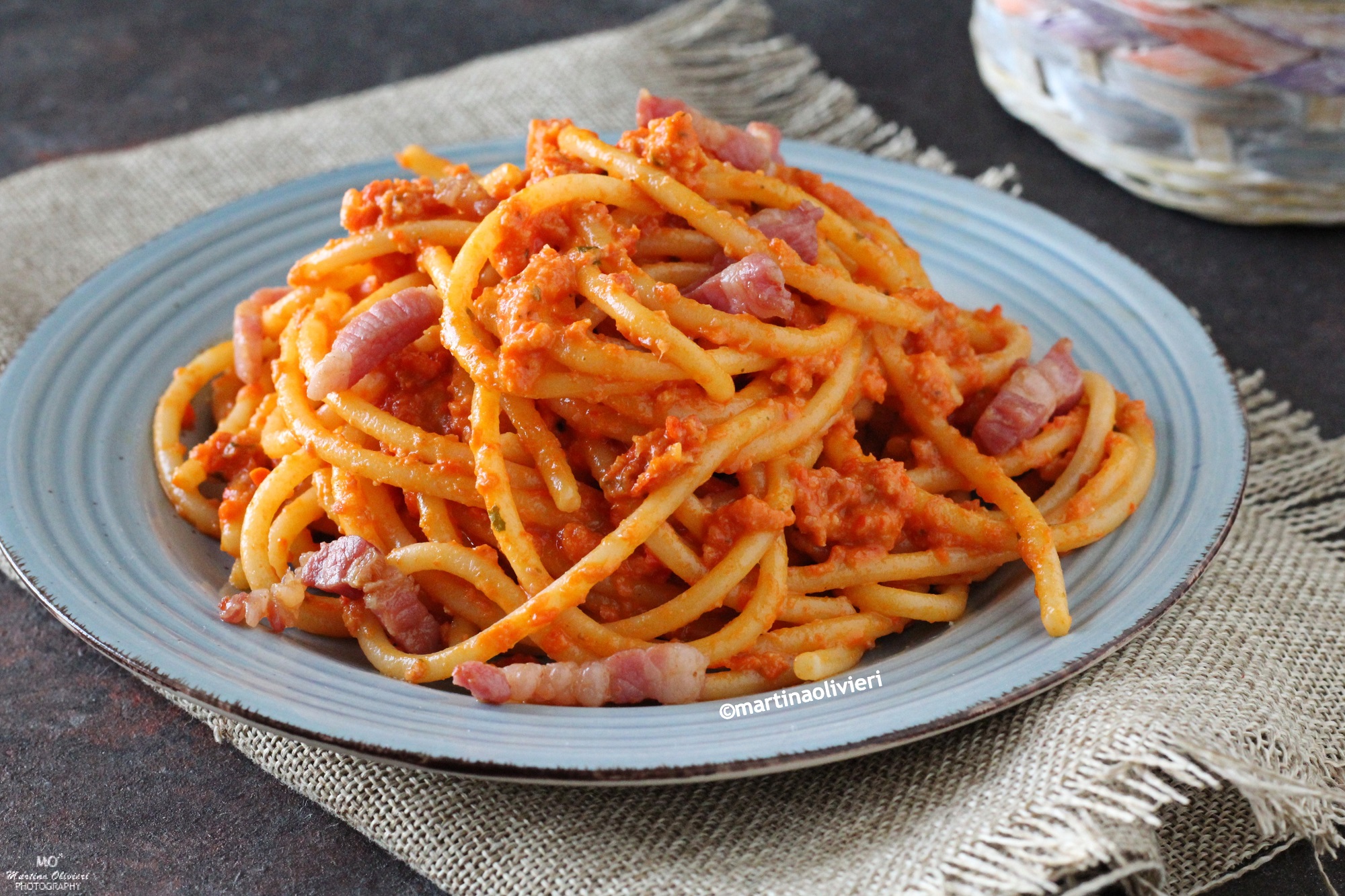 Pasta al pesto di peperoni e pancetta