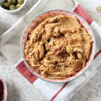 Hummus di ceci con pomodori secchi