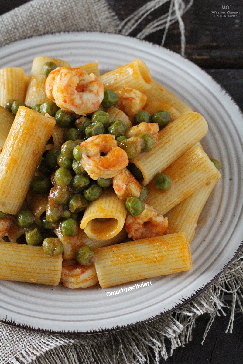 Pasta con gamberi e piselli - Le Ricette di Libellula
