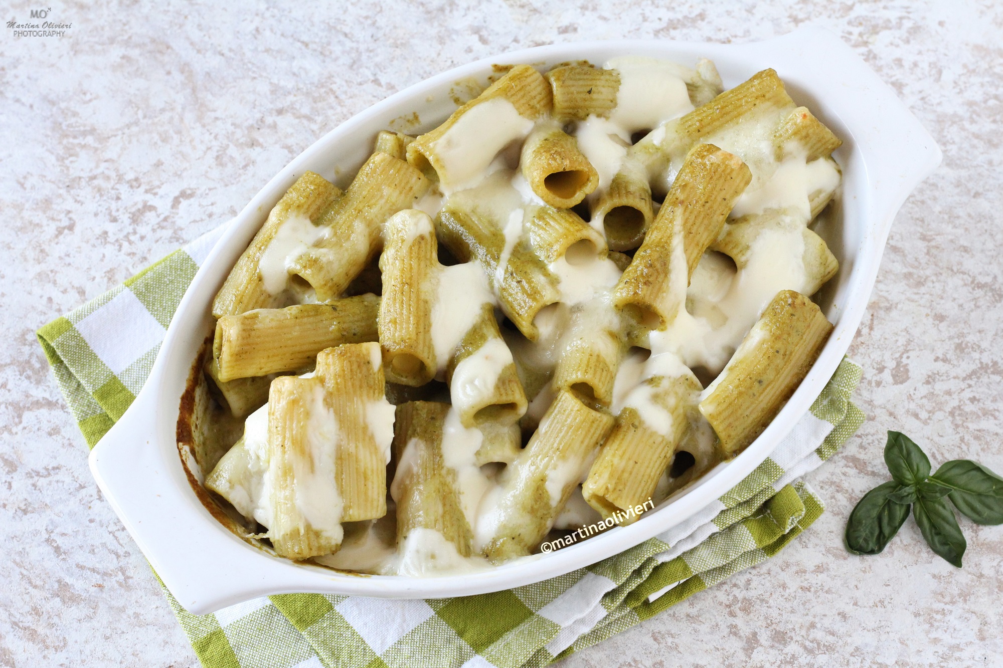 Pasta al forno con pesto e besciamella