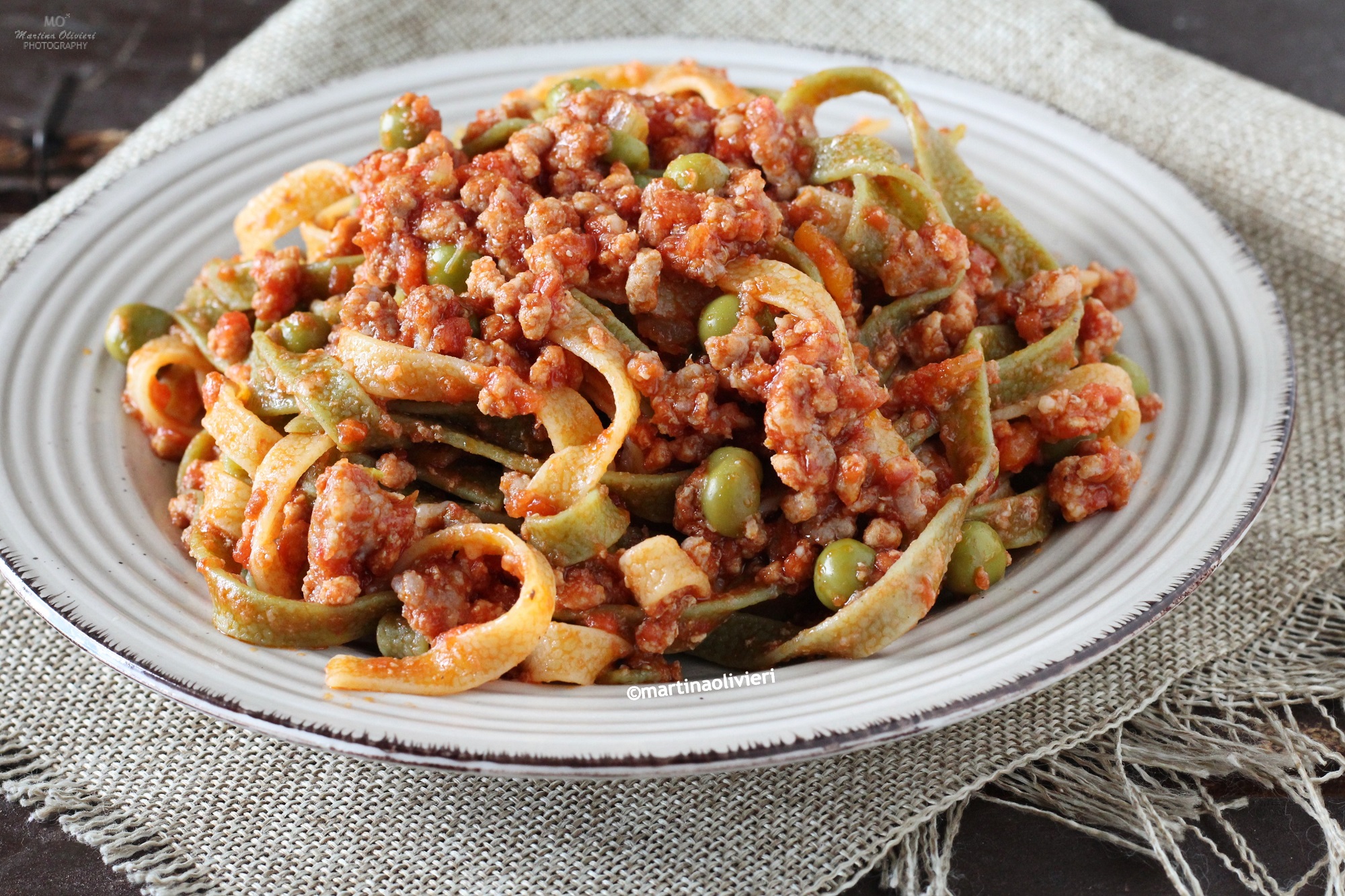 Tagliatelle al ragù e piselli - Le Ricette di Libellula