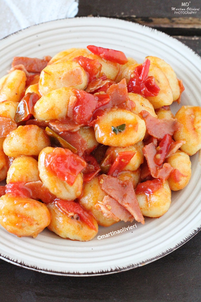 Gnocchi con pomodorini e speck - Le Ricette di Libellula