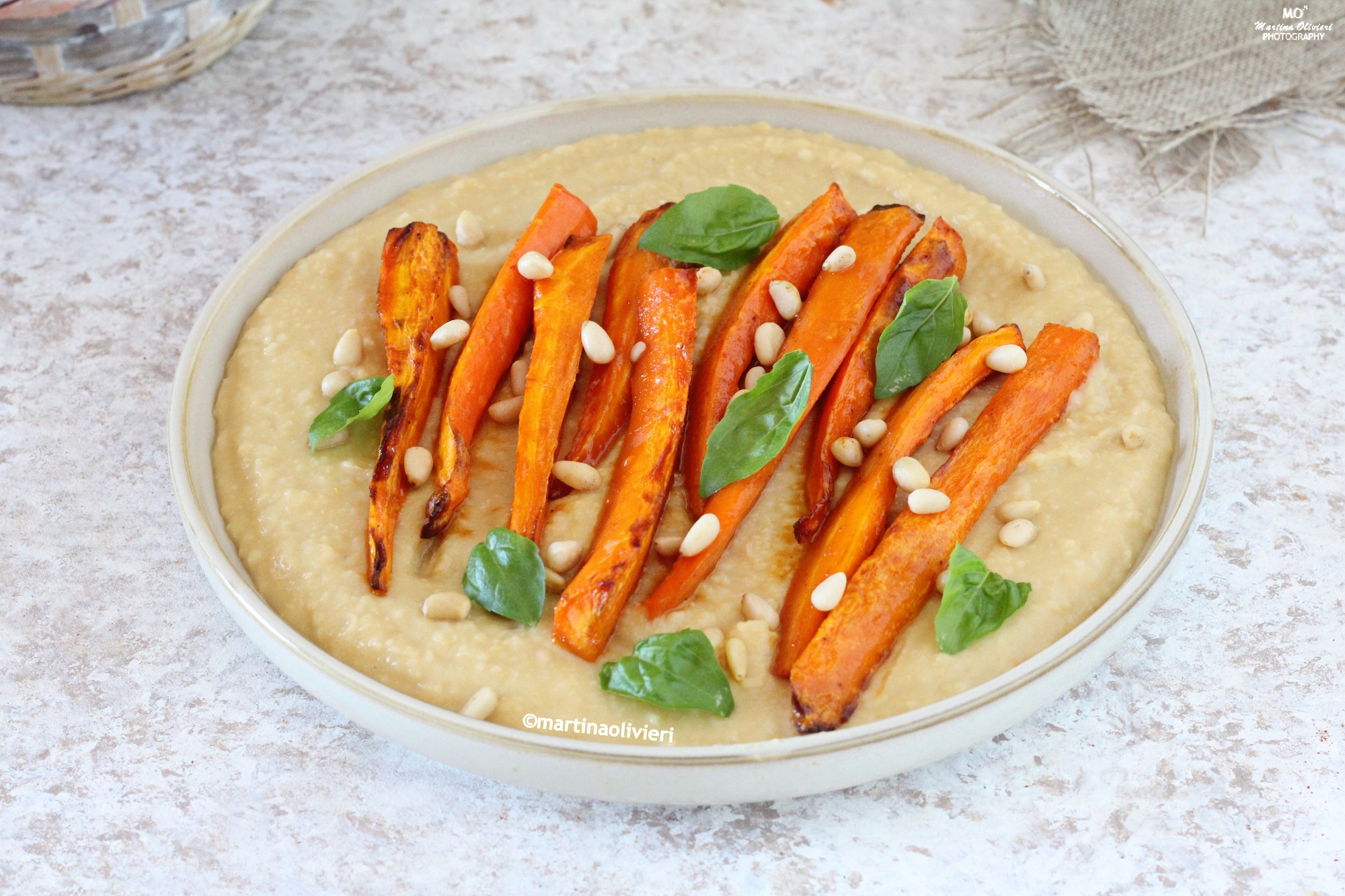 Carote glassate con hummus