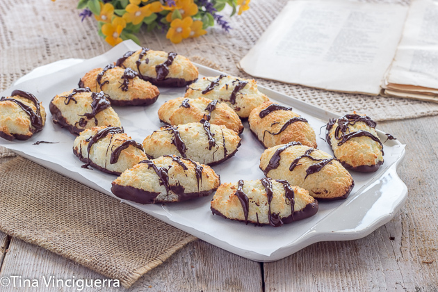 BISCOTTI COCCO E CIOCCOLATO SENZA FARINA,10 MINUTI DI COTTURA