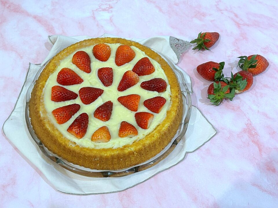 crostata morbida crema e fragole