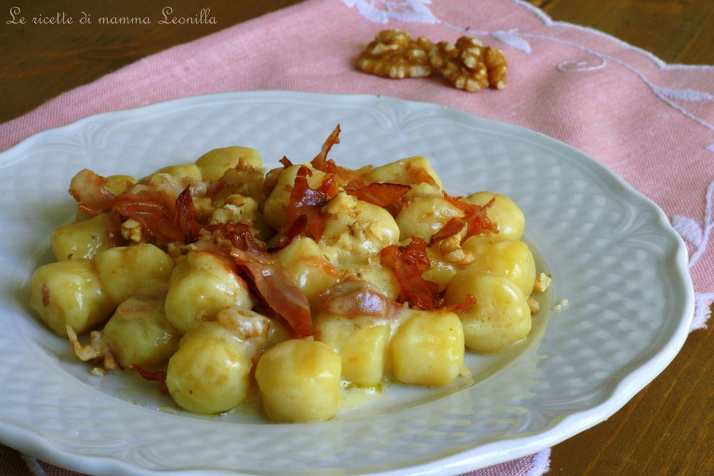 GNOCCHI AL TALEGGIO SPECK E NOCI - Le ricette di mamma Leonilla