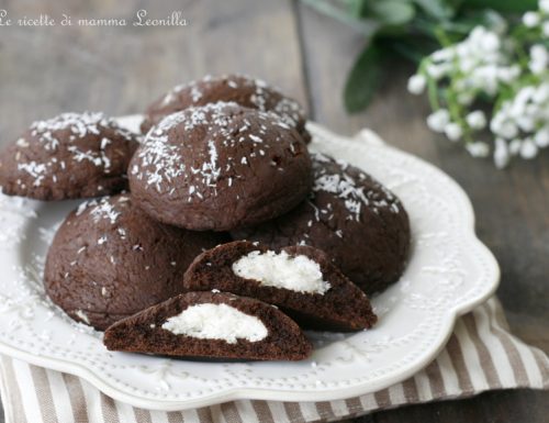 BISCOTTI AL CACAO RIPIENI DI COCCO